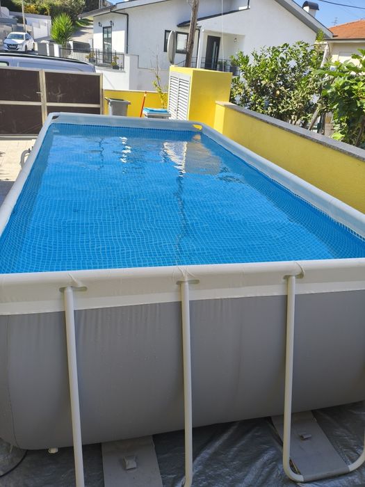 Piscina Intex utilizada só um mês.