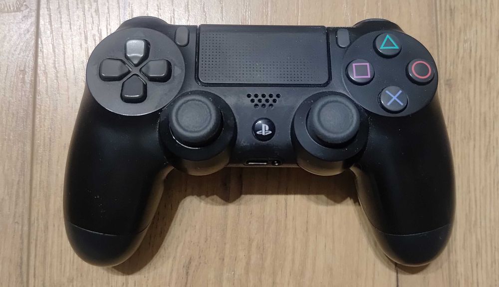 PS4 slim 1 TB + kontroler i wszystkie kable