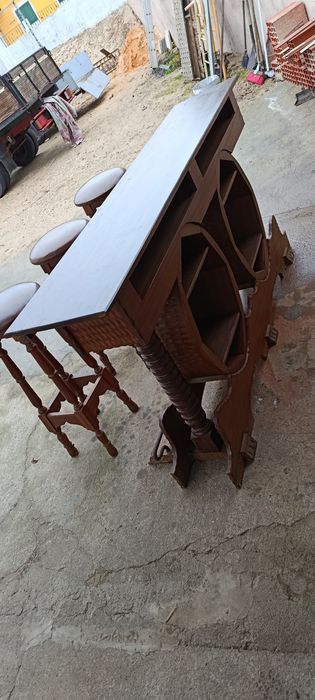 Balcão em Madeira Maciça com 3 Bancos