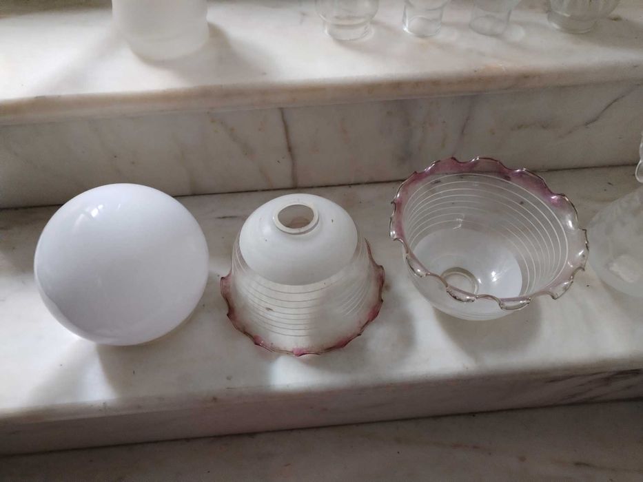 Globos e taça de vidro