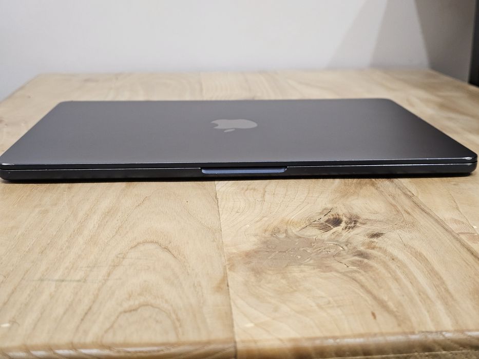 Macbook air m2. 8/256