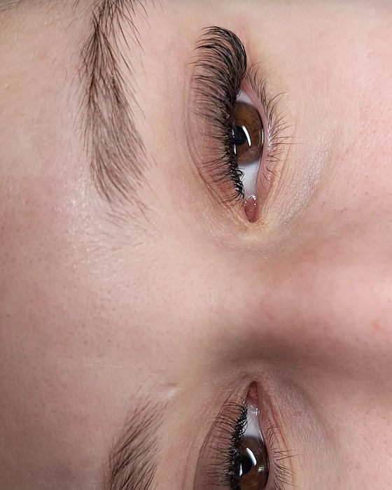 Profesjonalne przedłużanie rzęs. Wolne terminy w treści ogłoszenia.