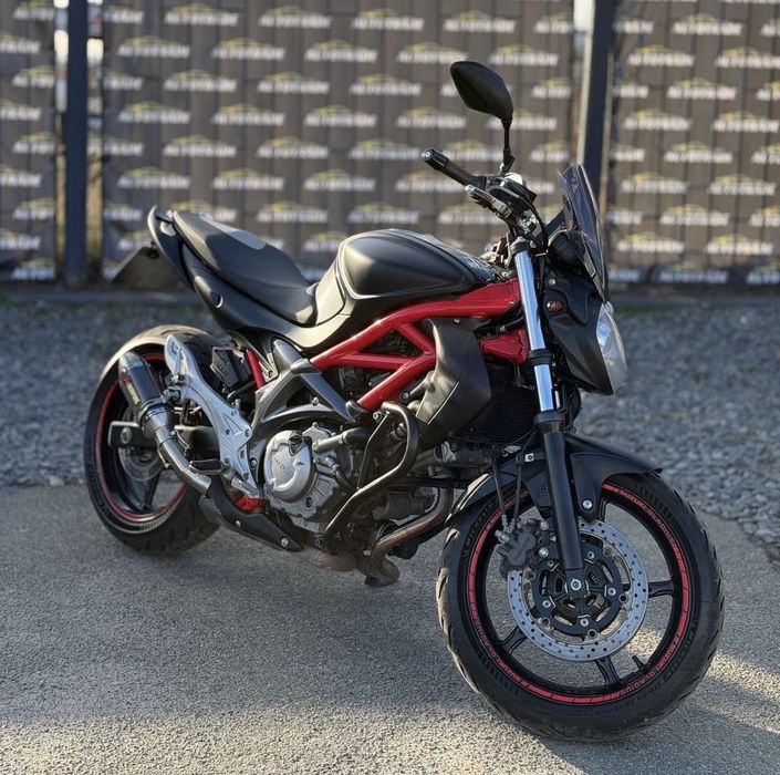 Suzuki Gladius SFV 650 .4500$. Идеалтный. Переоформляется !!!