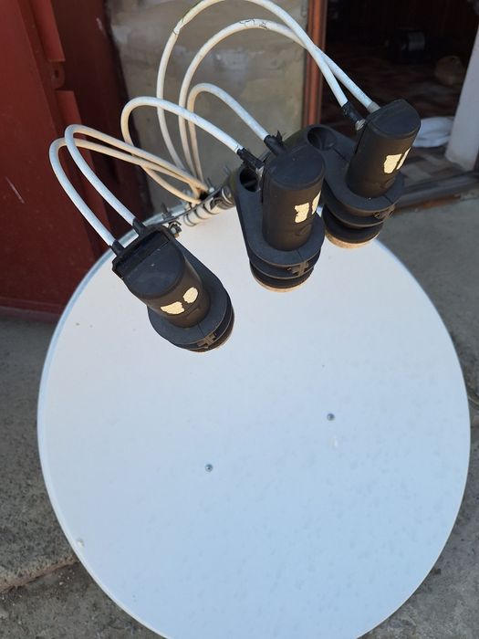 Супутникова тарілка антена