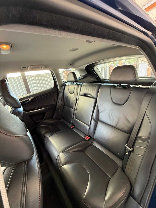 volvo xc60  2015 р   2.0  дизель