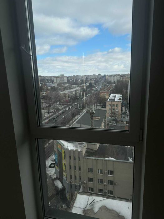 Продам 2 к квартиру на просп.Космонавтів 5330