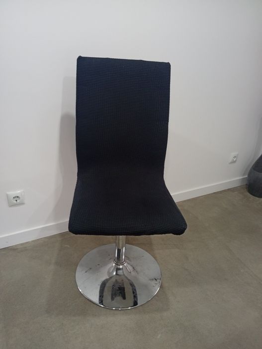 4 Cadeiras com capa vendo conforme as imagens