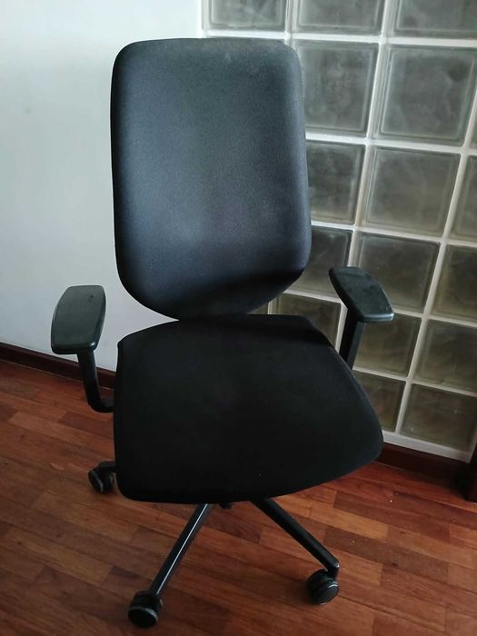 Cadeira ergonómica Boss Design - Usada c/ braços