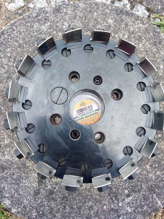 Sprzedam głowicę  do robienia kół zębatych.