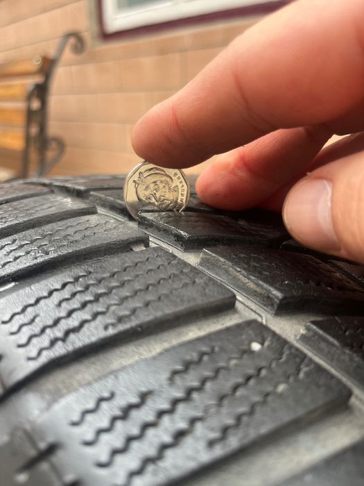 Продам пару зимових шин DUNLOP 225/55 R17