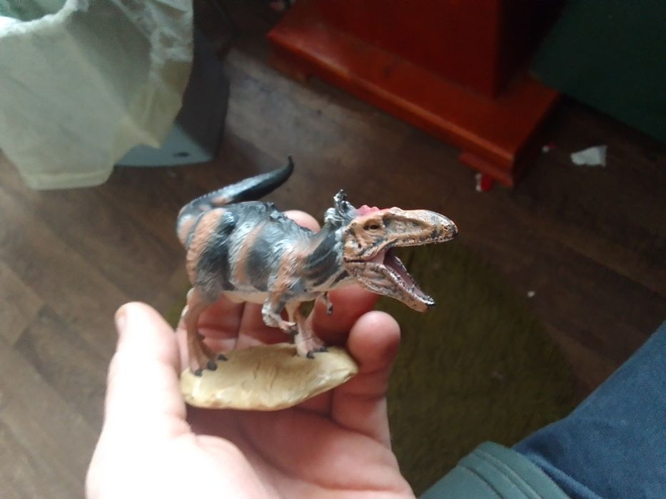 Dwie figurki collecta dinozaury