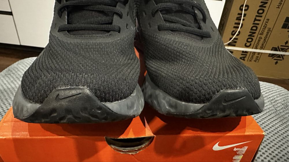 Продам чоловічі кросівки Nike