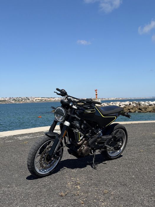 Husqvarna svartpilen 401 com muitos extras e afinação de valvulas feita