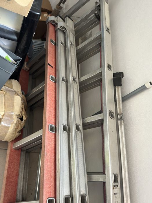 Escada Tripla Alumínio/Fibra