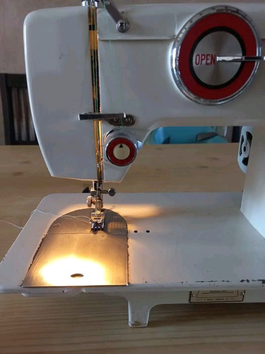 Maquina de costura elétrica