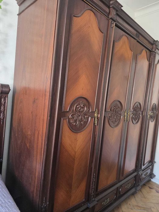 Guarda-roupa de 4 portas