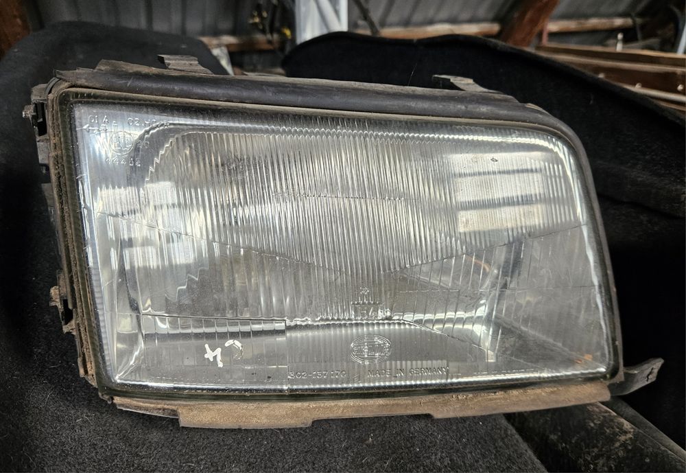 Audi A6 C4 przednia prawa lampa