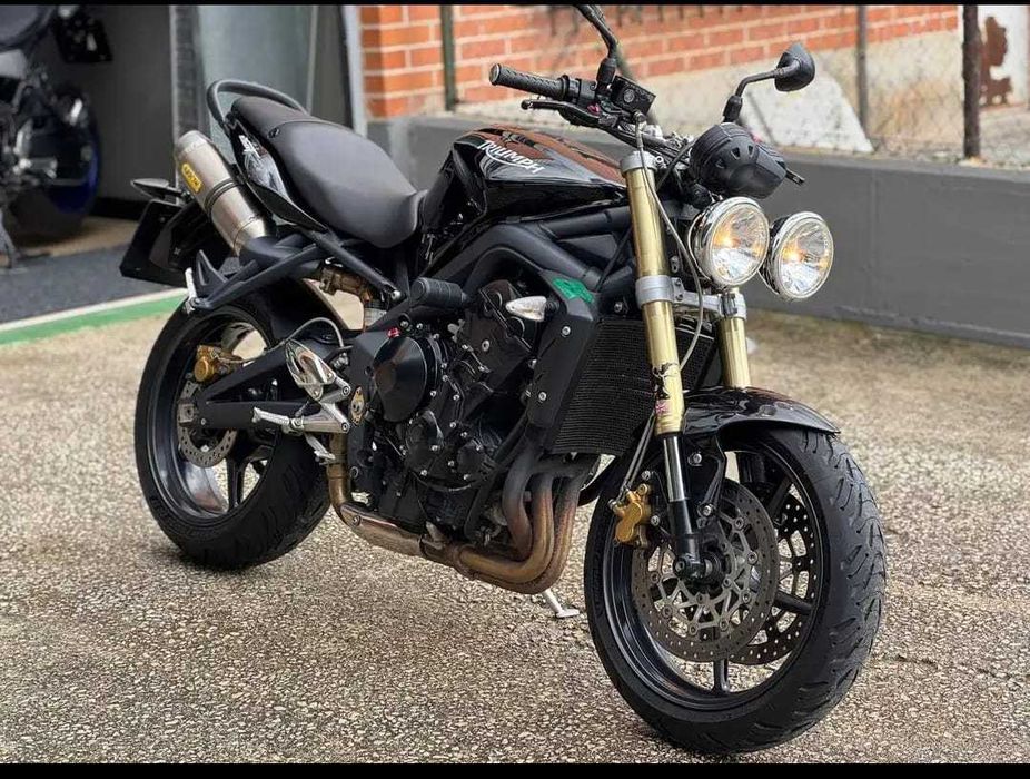 Triumph Street Triple 675 – Irrepreensível – Pronta a Pular
