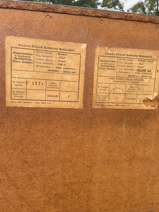 Zestaw starych mebli