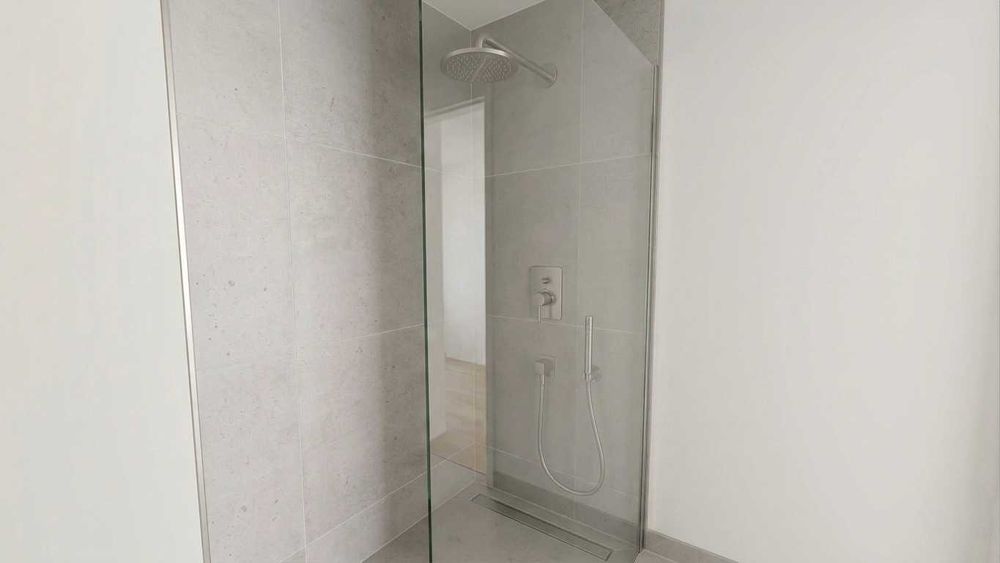 Apartamento T1+1, novo c/ estacionamento, para arrendamento | Centro do Cadaval