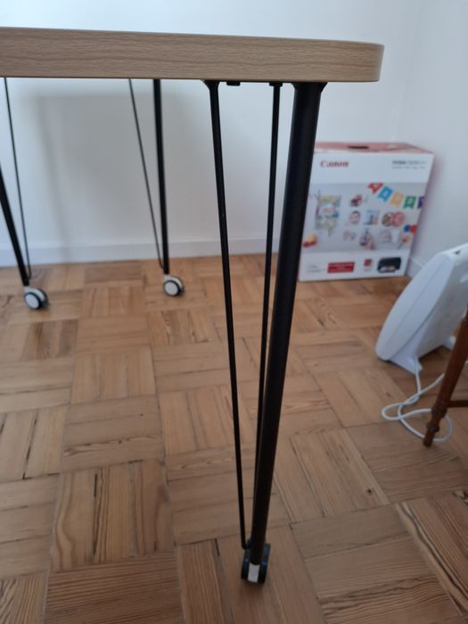 Mesa de Escritório/Computador com Rodas – 120 × 60 cm – Excelente Estado