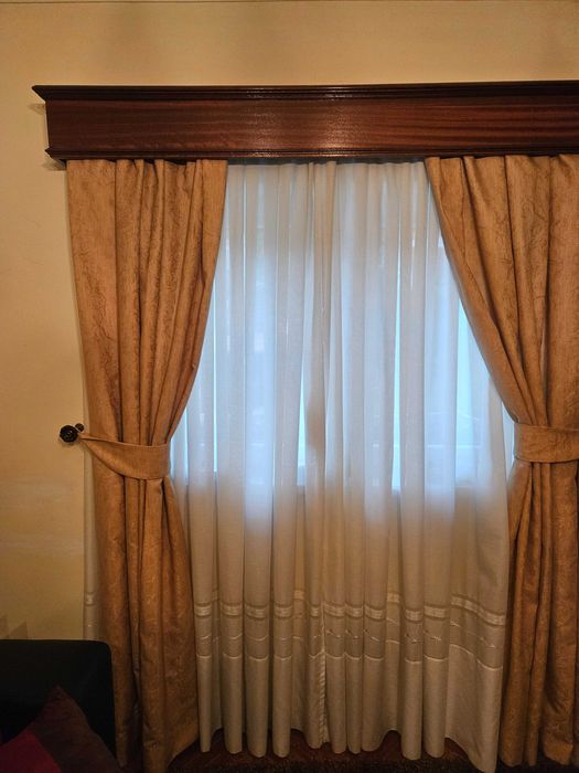 Sanefas com cortinados