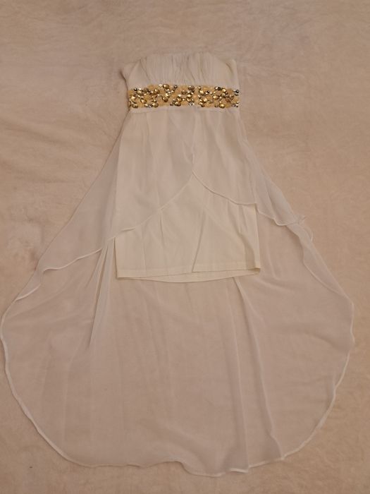 Sukienka z dłuższym tyłem