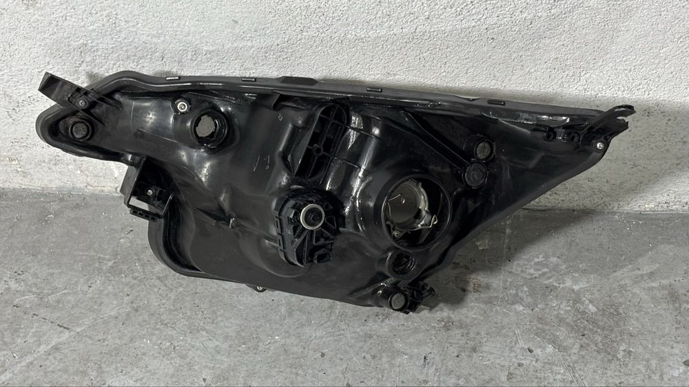 Farol Dianteiro Toyota Verso-S – Ichikoh 52-210 – Halogéneo