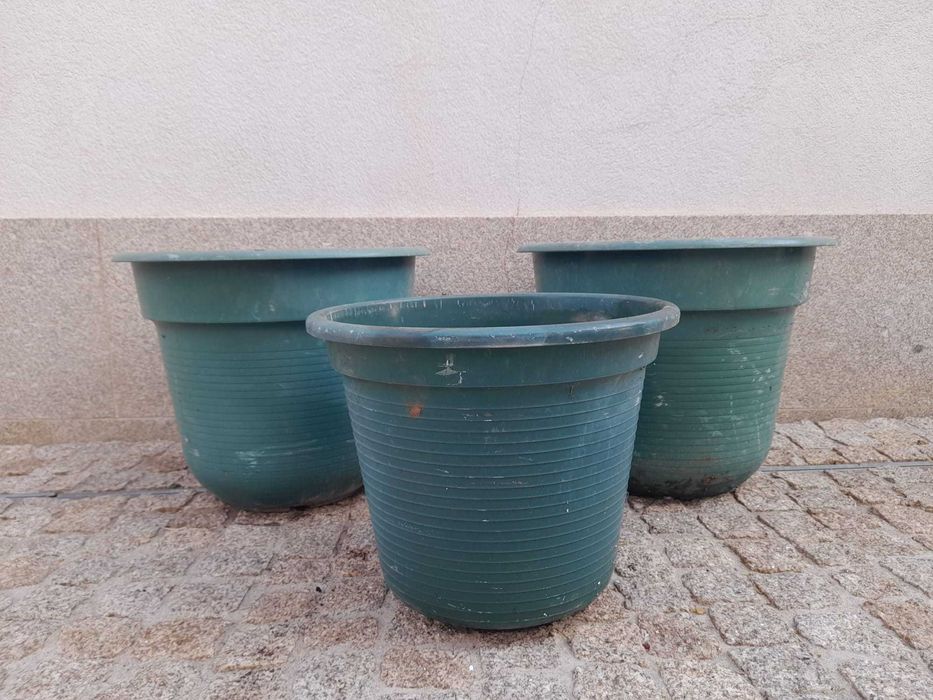 Lote de 3 vasos para plantas de grande porte – 45L e 40L