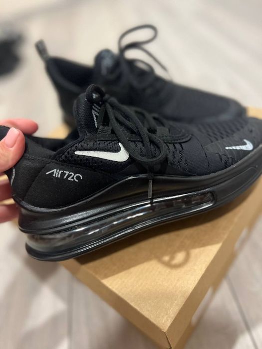 Жіночі кросівки Nike air max 270
