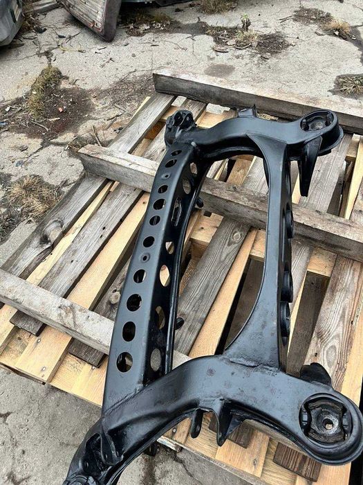 Задний подрамник W 124, 201, 202, 210, 140 Mercedes Benz