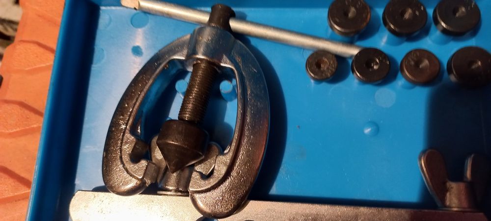 Инструмент для обжима тормозных шлангов