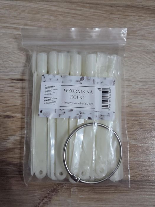 Wzornik na lakiery, paznokcie, mleczny kwadrat 50szt