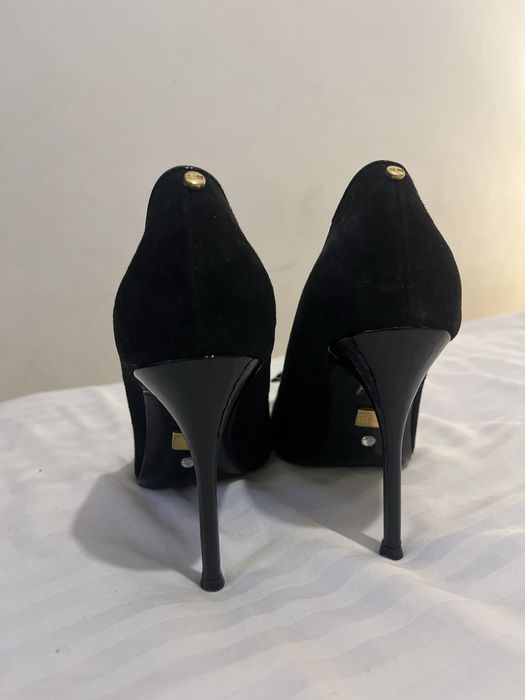 Sapatos couro camurca preta Egidio Alves