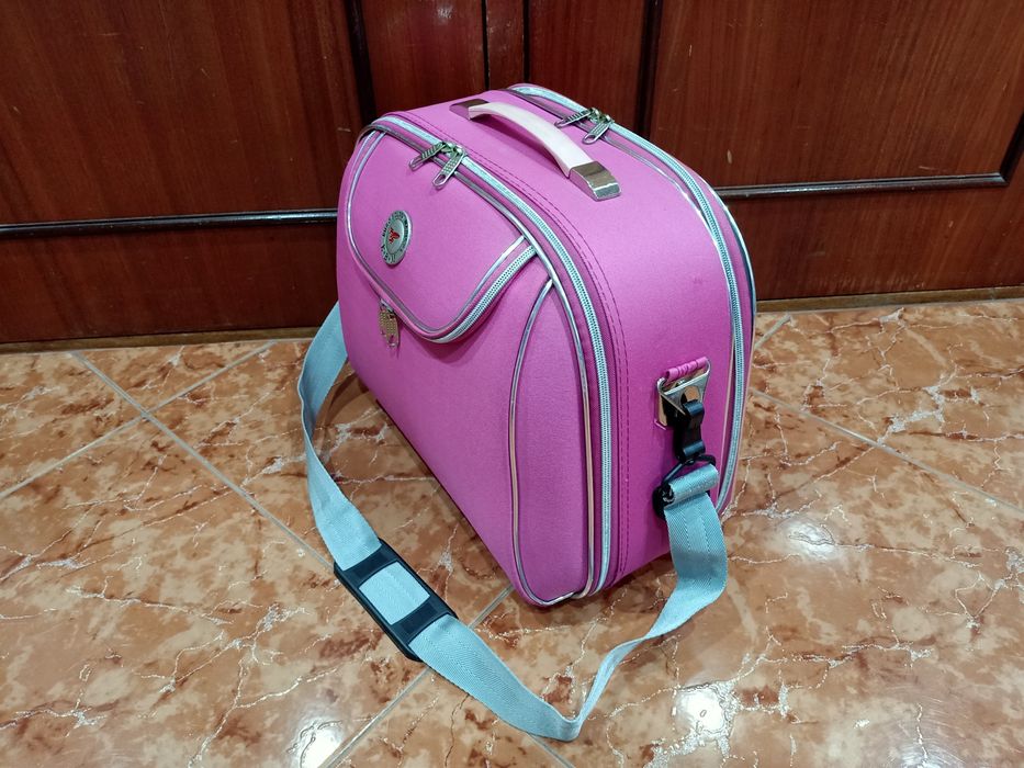 Mala malas neceser tiracolo frasqueira de viagem casa quarto apartamento vivenda carro cozinha escritório gabinete sala.