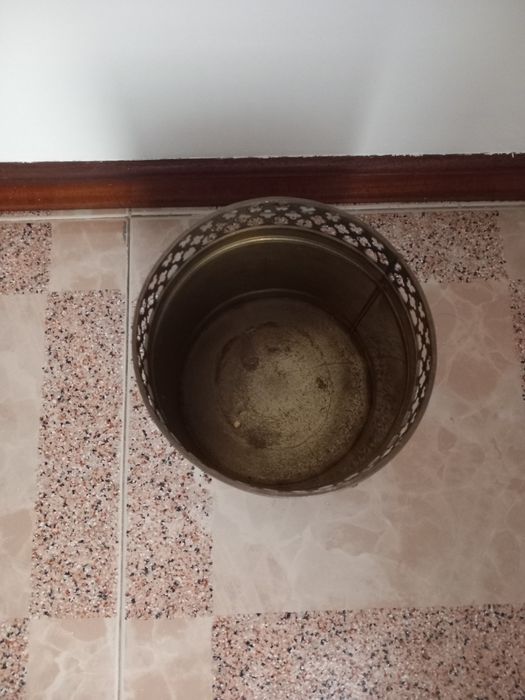 Vaso antigo em Latão