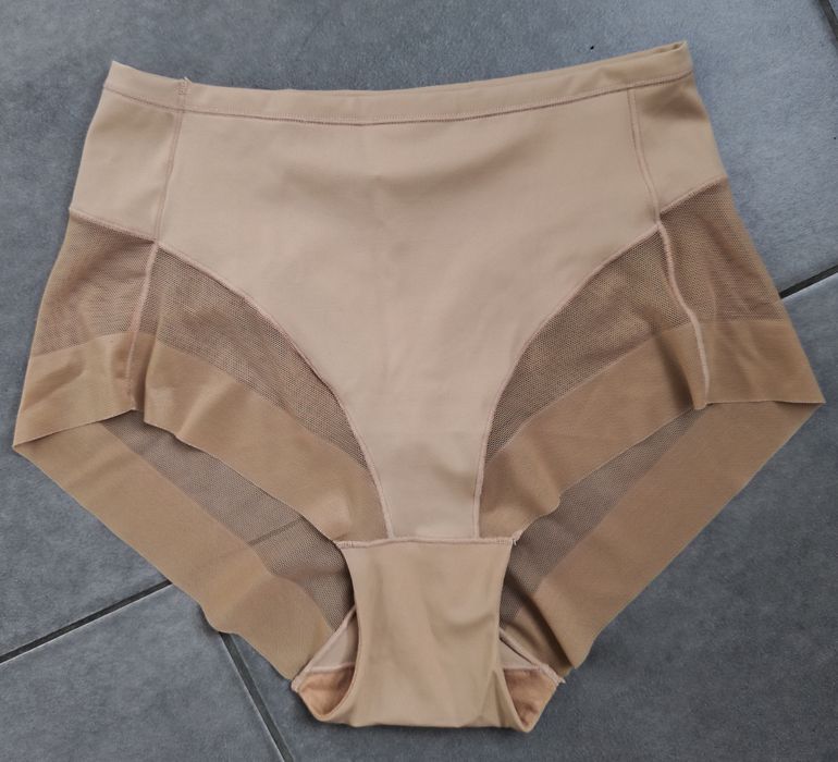 Majtki z wysokim stanem