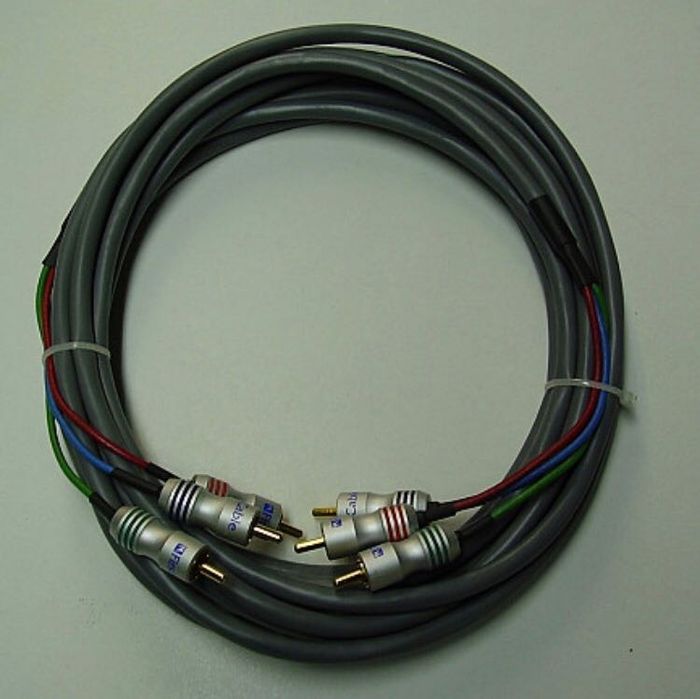 Компонентный кабель FIRST CABLE COMPANY: 3 RCA - 3 RCA, 5 метров