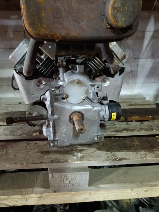 Silnik spalinowy Briggs & Stratton Intek 20 KM 2cyl kosiarka traktorek