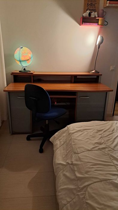 Secretária com arrumação