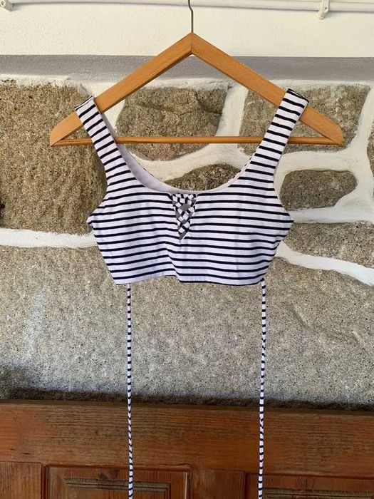 Top curto com cordão às riscas Bershka
