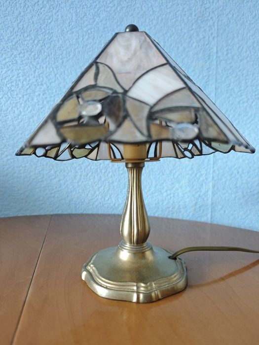 Lampa stołowa witrażowa w stylu Tiffany