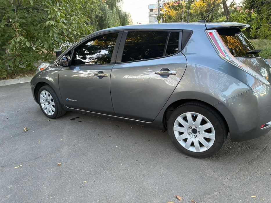Nissan Leaf 2015 продам