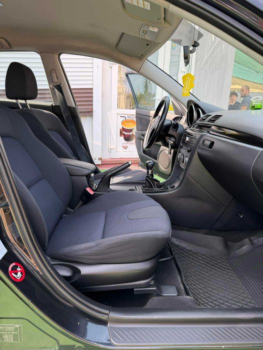Mazda 3 в хорошем состоянии (1.6 турбо-дизель 2005 год)