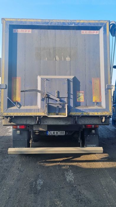 Wywrotka KEMPF 50m3, klapa, oś MB