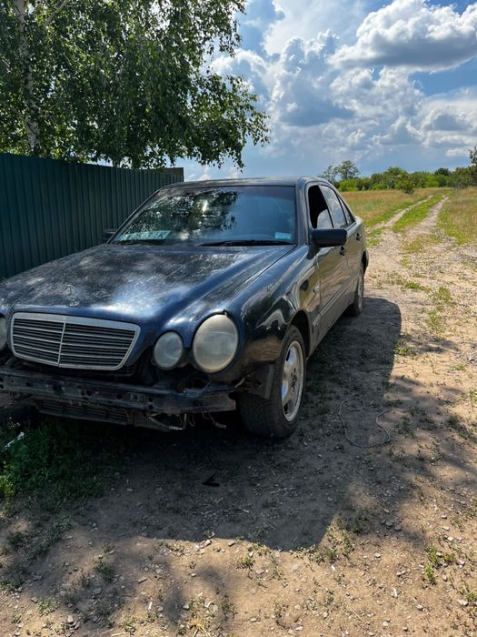 Продам Mercedes-Benz 210