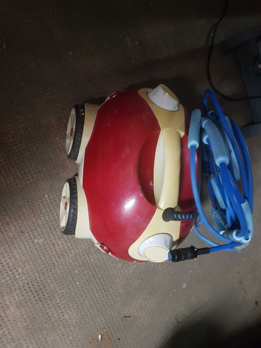 Robot basenowy odkurzacz Naia hj 1009   przywieziony z Niemiec