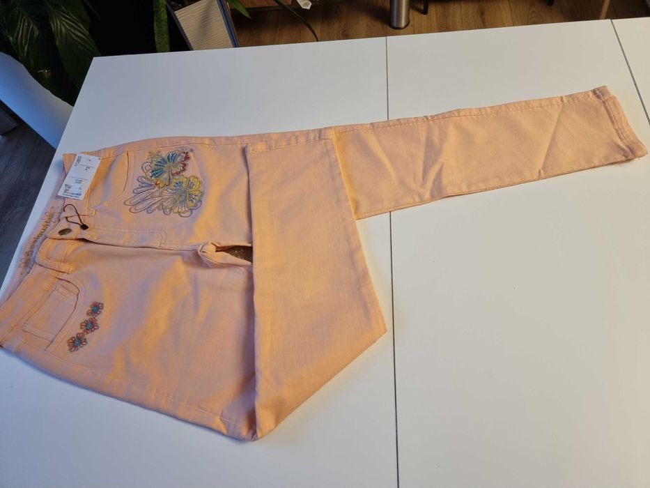 spodnie Desigual 26, rozm ok 34, nowe