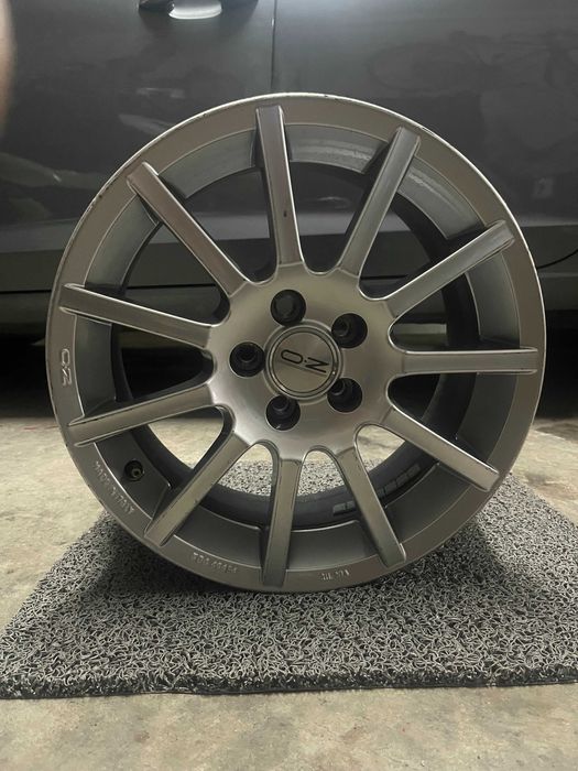 ogo de Jantes OZ Racing Superturismo 16” – Originais – ET35 – 5 Furos – Impecáveis