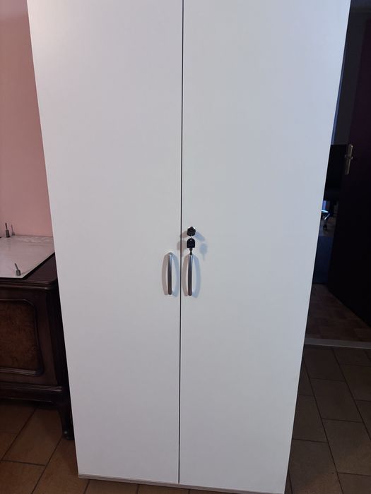 Szafa zamykana na klucz - 2 sztuki